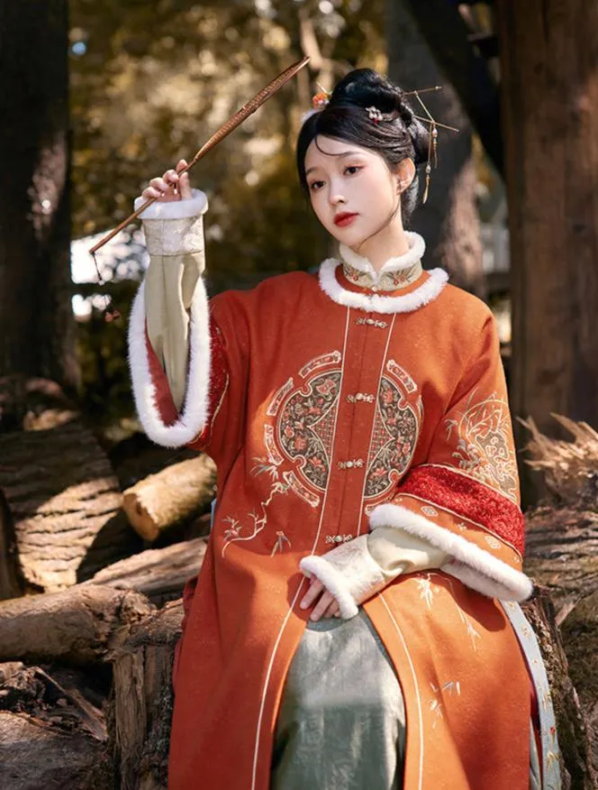 Tihong Haitang 剔红海棠 Picking Red Begonias Ming Dynasty Round Collar Jacket & Mamian Winter Set